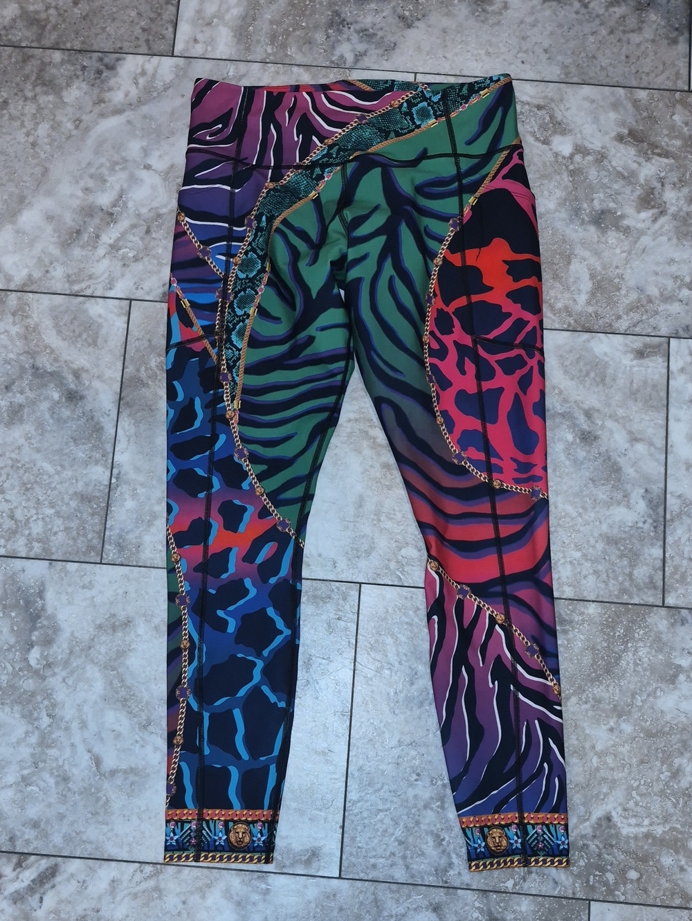 CAMILLA NWT VERSACE PRINT LEGGINGS SIZE XL. FROM FARFETCH